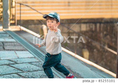 イヤイヤ期の子供 男の子 イヤイヤ期の子供 男の子 85255101