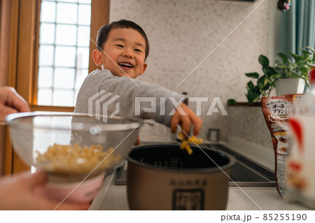 イヤイヤ期の子供 男の子 イヤイヤ期の子供 男の子 85255190