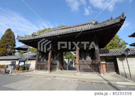 斑鳩寺　仁王門　兵庫県太子町鵤 85255359