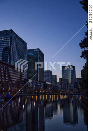 外堀から丸の内の夜明け　初冬 85256216