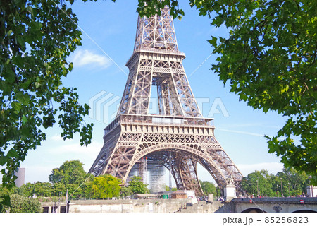 パリのエッフェル塔 85256823