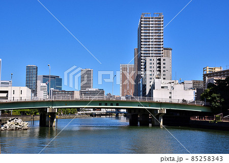 高浜運河にかかる新港南橋 85258343