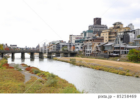 鴨川と三条大橋 鴨川と三条大橋 85258469