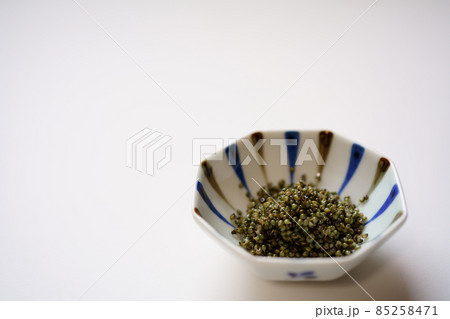 小鉢に入った、畑のキャビアとんぶり 85258471