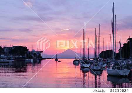 ヨットハーバー夕景 85259624