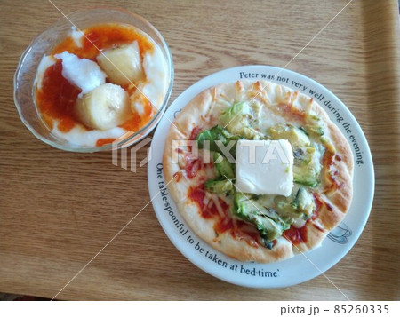ピザとヨーグルト軽食 ピザとヨーグルト軽食 85260335