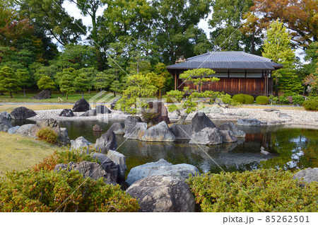 11月の午後に訪れた美しい世界遺産二条城の清流園 85262501