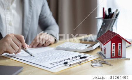 Selling a house and insurance Selling a house and insurance 85264492