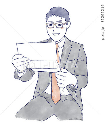 書類を見て笑顔になるアジア人ビジネスマンのイラスト　手紙　読む　達成　成功　手描き　スーツ　水彩 85265216