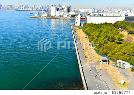 若洲海浜公園海釣り施設周辺を望む 東京都江東区 21 12 の写真素材