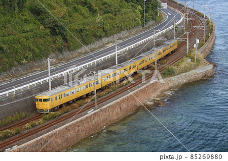 周防大橋から望む山陽本線115系（山口地区：岩国⇔下関） 85269880