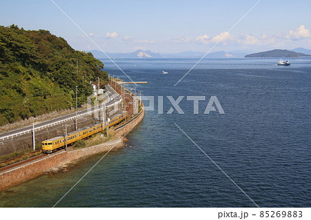 周防大橋から望む山陽本線115系(山口地区:岩国⇔下関) 周防大橋から望む山陽本線115系(山口地区:岩国⇔下関) 85269883