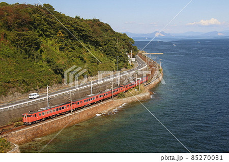 山陽本線の海岸線を行く芸備線キハ40回送列車 85270031