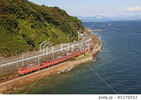 山陽本線の海岸線を行く芸備線キハ40回送列車 85270032