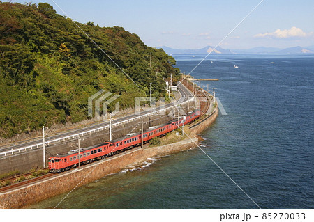 山陽本線の海岸線を行く芸備線キハ40回送列車 85270033