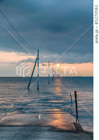 長部田海床路　夕方 85270561