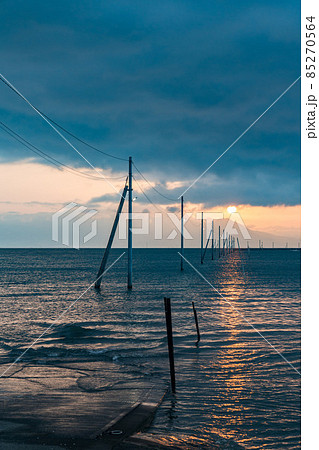 長部田海床路　夕方 85270564