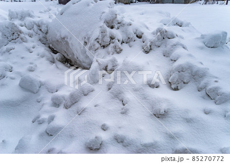 除雪された雪のかたまり（雪・冬イメージ） 85270772