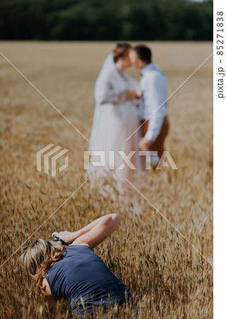 Bride and groom holding wedding champagne glasses on the background of wheat field. Happy wedding couple in wheat field. Beautiful bride in white dress and groom having fun on summer day. Just married Bride and groom holding wedding champagne glasses on the background of wheat field. Happy wedding couple in wheat field. Beautiful bride in white dress and groom having fun on summer day. Just married 85271838