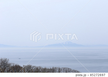 北海道　室蘭　地球岬から望む北海道駒ケ岳 85272697