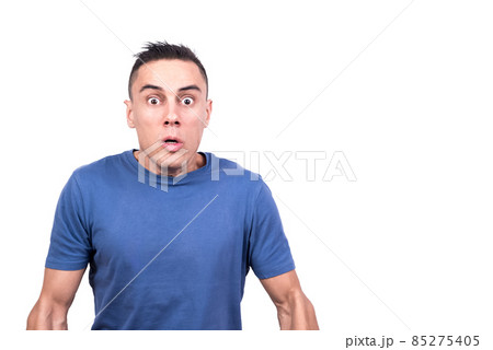 Man with shocked expression looking at the camera 85275405