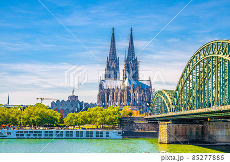 Cologne cityscape of historical city centre with Cologne Cathedral 85277886