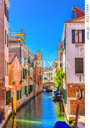 Venice cityscape with narrow water canal 85277944