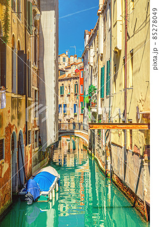 Venice cityscape with narrow water canal 85278049