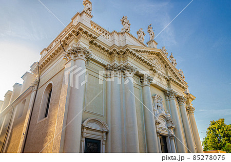 Chiesa dei Santi Nazaro e Celso Basilica Collegiata Insigne Parrocchia catholic church 85278076