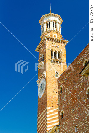 Torre dei Lamberti clock tower of Palazzo della Ragione palace building 85278357