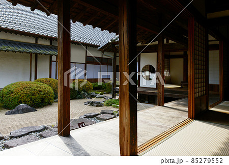 備中高梁　頼久寺　書院から庫裏と本堂を望む　岡山県高梁市 85279552