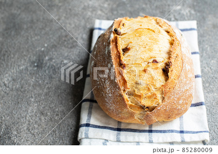 Freshly baked sourdough bread with dried tomatoes. 85280009