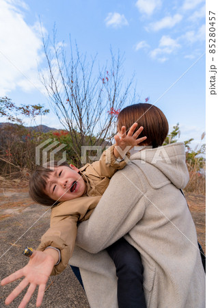 子育てに悩む主婦 生活ストレス 子育てに悩む主婦 生活ストレス 85280457