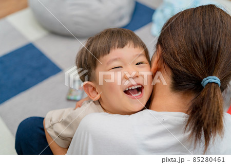子育てに悩む主婦 生活ストレス 子育てに悩む主婦 生活ストレス 85280461