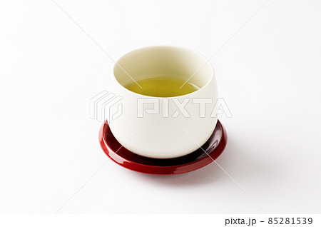 白背景の煎茶 85281539