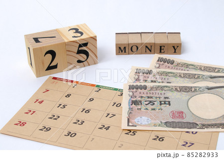 現金、キャッシュ、マネー、カレンダー、給料日、給与、収入、円、日本円、紙幣、予定、暦、カレンダー 85282933