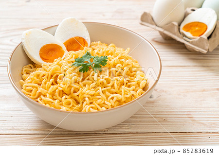 instant noodles with salt egg 85283619