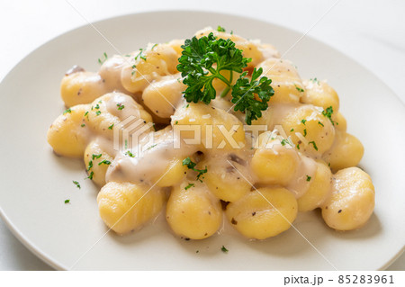 Gnocchi with mushroom cream sauce and cheese 85283961
