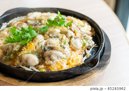 Oyster omelette with bean sprout 85283962