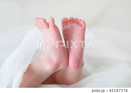 新生児の小さな足 85287578