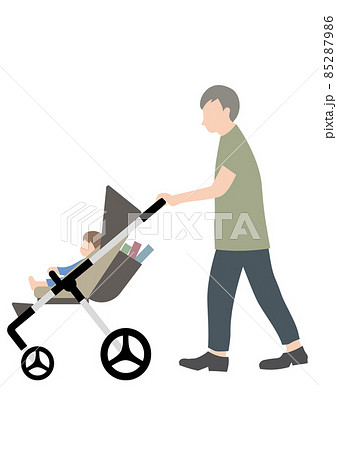 赤ちゃんと、本が入ったベビーカーを押すシニア男性（帰省や3世代家族のイメージに） 85287986