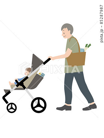 赤ちゃんと、食材が入ったベビーカーを押すシニア男性(帰省や3世代家族のイメージに) 赤ちゃんと、食材が入ったベビーカーを押すシニア男性(帰省や3世代家族のイメージに) 85287987