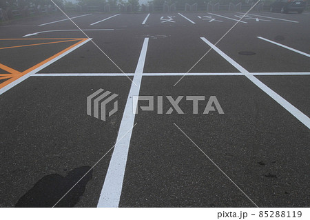 駐車場の白線 駐車場の白線 85288119