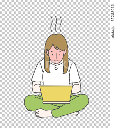 パソコンに夢中な長髪女性～顔真っ赤にして茹でダコ 85288916