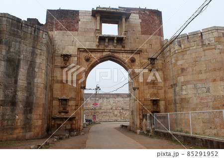 inside view of main entrance gate. Champaner-Pavagadh Archaeological Park, a UNESCO World Heritage Site, is located in Panchmahal district in Gujarat, India inside view of main entrance gate. Champaner-Pavagadh Archaeological Park, a UNESCO World Heritage Site, is located in Panchmahal district in Gujarat, India 85291952