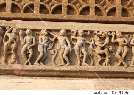 Dancing girls stone sculpture. Shamlaji temple is dedicated to Vishnu or Krishna. Aravali, Gujarat, India. 85291960