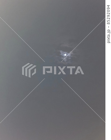 夜空に浮かぶ月 夜空に浮かぶ月 85292094