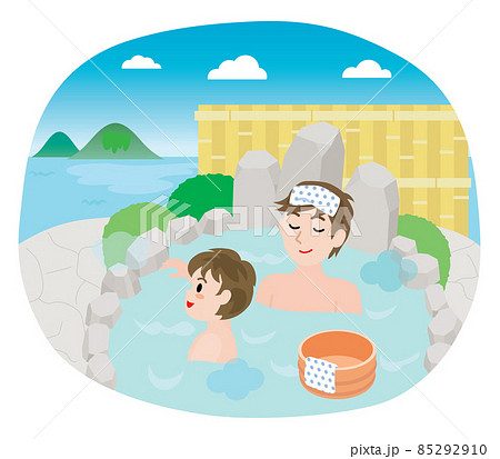 海の見える露天風呂に入る親子 85292910