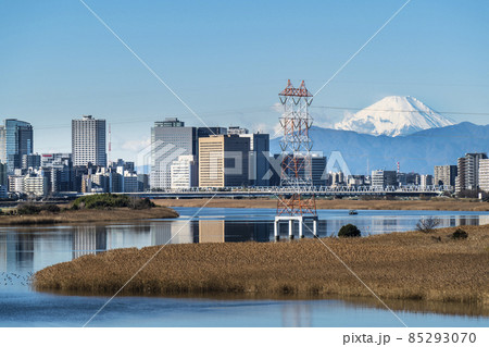 川崎駅前のビル群　多摩川　富士山　【神奈川県・川崎市】 85293070
