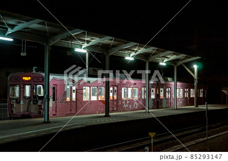 夜の伊賀上野駅 伊賀鉄道ホーム 夜の伊賀上野駅 伊賀鉄道ホーム 85293147